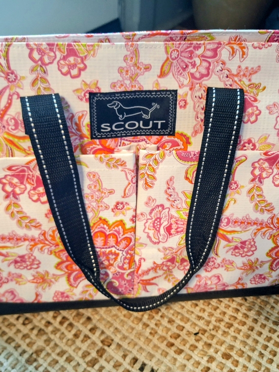 Scout Handbags - SCOUT Large Uptown Girl Pocket Tote  Pink Floral Paisley